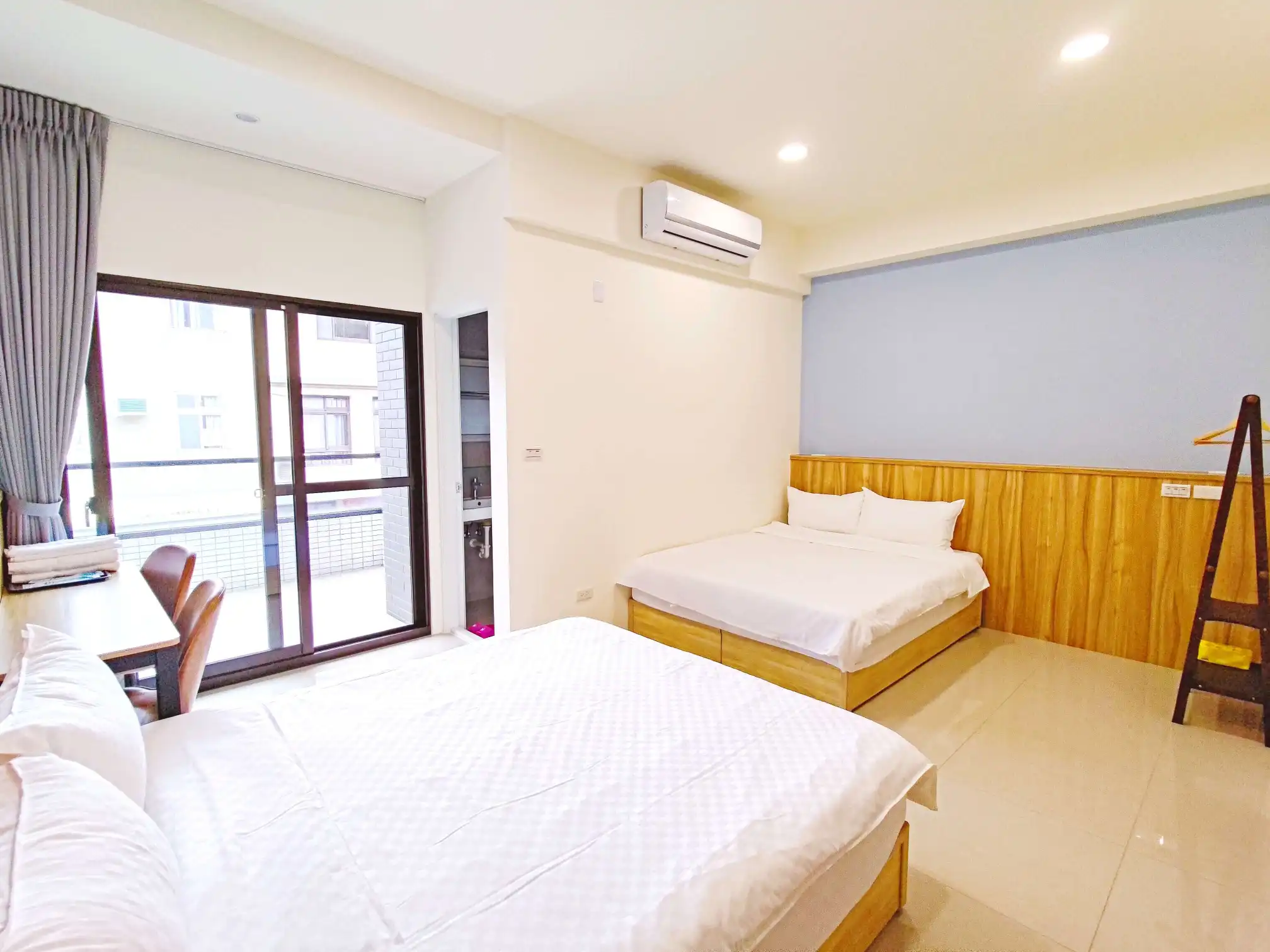 煦願民宿 202 四人房雙床配置