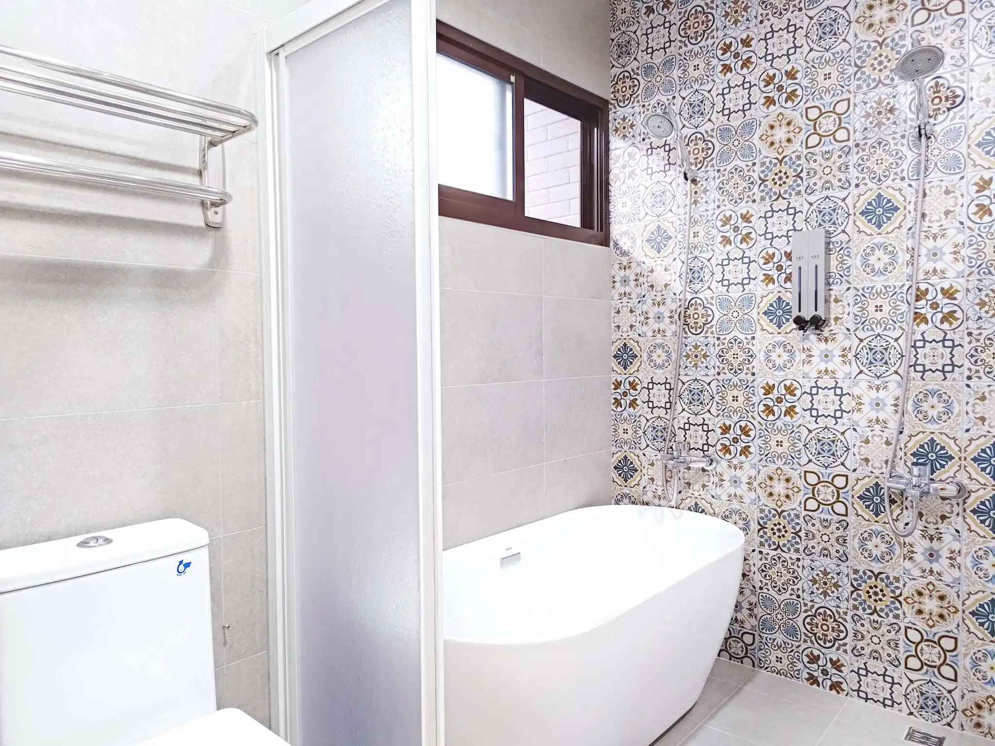 301 獨立景觀浴缸設施